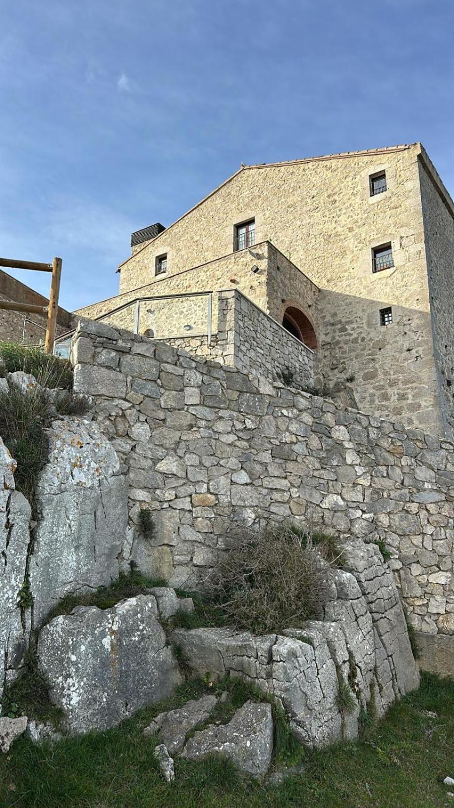 Santuari Mare de Déu Del Mont Restaurant-Hostatgería Beuda Exterior foto