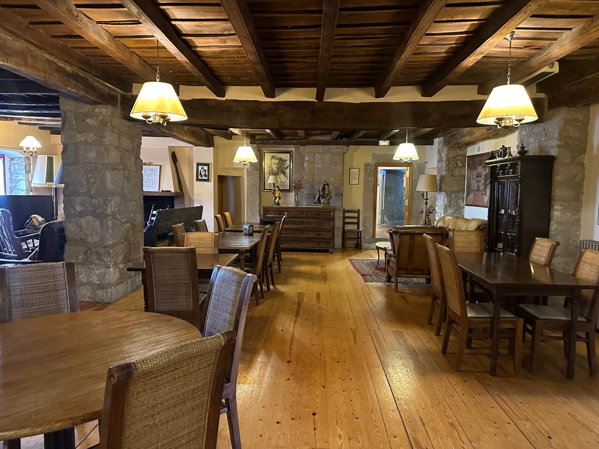 Santuari Mare de Déu Del Mont Restaurant-Hostatgería Beuda Exterior foto