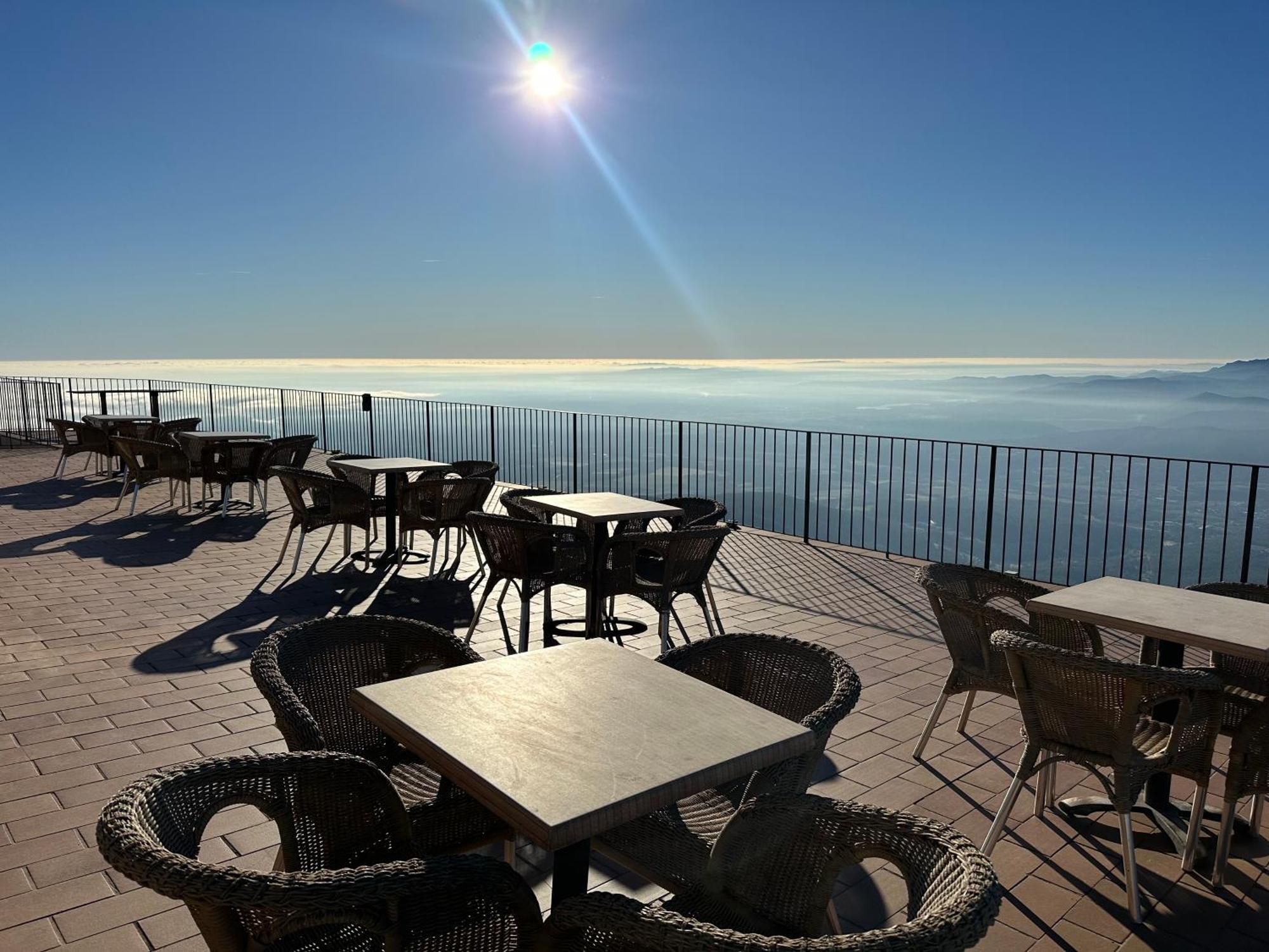 Santuari Mare de Déu Del Mont Restaurant-Hostatgería Beuda Exterior foto